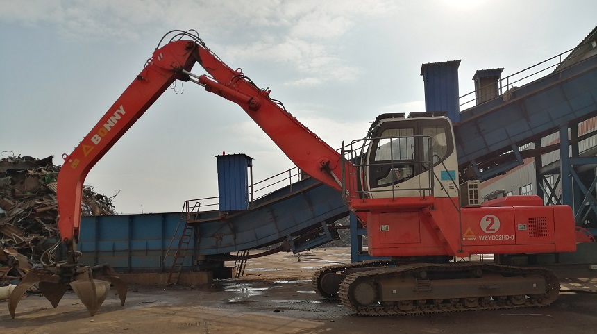 電動(dòng)抓鋼機(jī).jpg 電動(dòng)抓鋼機(jī).jpg