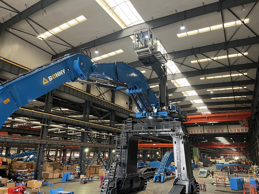 港口抓料機(jī).jpg 港口抓料機(jī).jpg