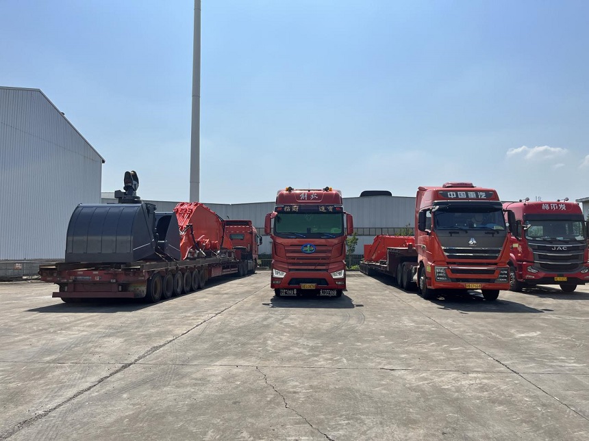 抓料機(jī)發(fā)貨現(xiàn)場(chǎng).jpg 抓料機(jī)發(fā)貨現(xiàn)場(chǎng).jpg